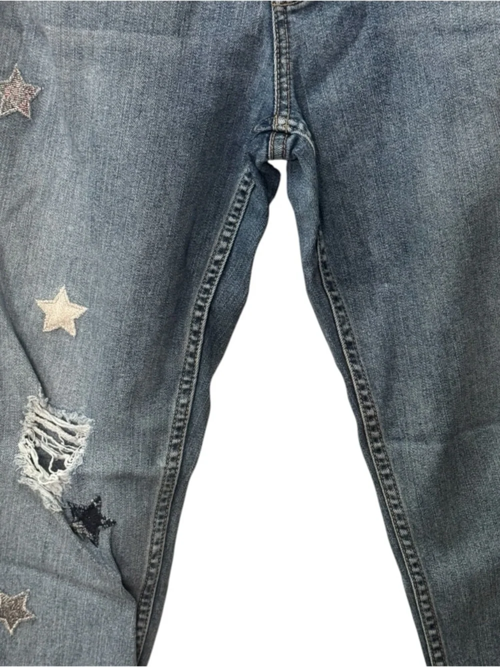 Level 99 women’s embroidered star distressed blue jeans size 30